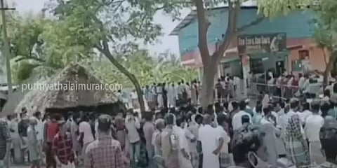 மதுக்கடைகள் மூடப்படும் என பரவிய வதந்தி ; முண்டி அடித்துக்கொண்டு வந்த மதுப்பிரியர்கள்