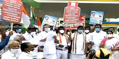 பெட்ரோல், டீசல் விலை உயர்வை கண்டித்து தமிழகம் முழுவதும் காங்கிரஸ் ஆர்ப்பாட்டம்