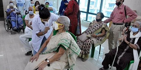 கொரோனா நெருக்கடிகளுக்கு மத்தியில் செயல்படும் முதியோர் இல்லங்கள்: சவால்களும், சேவைகளும்!