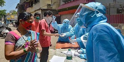 இந்தியாவில் ஒருநாளில் 80,834 பேருக்கு கொரோனா தொற்று : 3,303 பேர் பலி