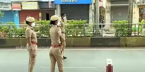 சாலைகளில் பாதுகாப்புக்கு பெண் காவலர்கள் நிற்பதிலிருந்து விலக்கு - தமிழக டிஜிபி