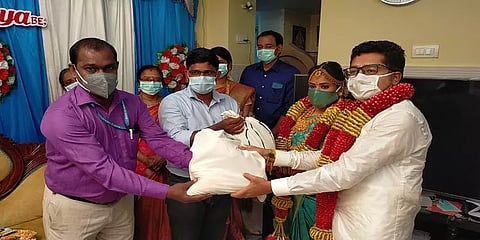 துளிர்க்கும் நம்பிக்கை: 20 ஏழைக் குடும்பங்களுக்கு உதவிய நெல்லை மணமக்கள்