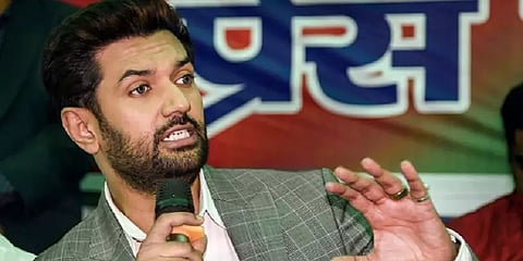 'தனித்து விடப்பட்ட சிராக் பஸ்வான்' - லோக் ஜன சக்தி விரிசலுக்குப் பின்னால் 'உள்ளரசியல்'!