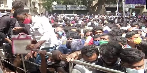 ’மக்கள் கூடுவதை தடுக்க அரசு தவறுவது ஏன்?’ - திட்டமிடலின் சறுக்கல்களும், கொரோனா பரவலும்!