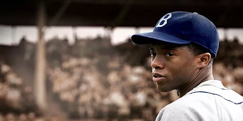 ஓடிடி திரைப் பார்வை: '42' - இனவெறிக்கு எதிராக மைதானத்தில் களமாடிய ஜாக்கி ராபின்சன்!