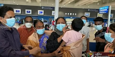 துபாயில் கொரோனாவுக்கு தாய் இறந்ததால் தவித்த 11 மாத குழந்தை - மீட்டு வர உதவிய தமிழக அரசு