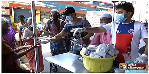 சாலையோர உறுதுணையற்ற மக்களுக்கு பிரியாணி வழங்கி பசிபோக்கிய வடபழனி இளைஞர்கள்