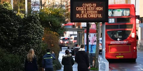 இங்கிலாந்தில் கூடுதல் சிக்கலை ஏற்படுத்தும் டெல்டா வகை கொரோனா
