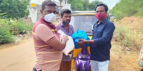 துளிர்க்கும் நம்பிக்கை: மாற்றுத்திறனாளிகளுக்கு அத்தியாவசிய பொருட்கள் உதவி