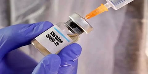 உலகிலேயே முதல் நாடாக 100 கோடிக்கும் அதிகமான தடுப்பூசிகளை செலுத்திய சீனா