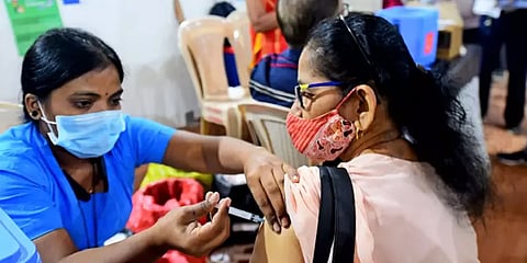 பாலூட்டும் அன்னையரும், கொரோனா தடுப்பூசி போடலாம்: மகப்பேறு மருத்துவர் அறிவுரை