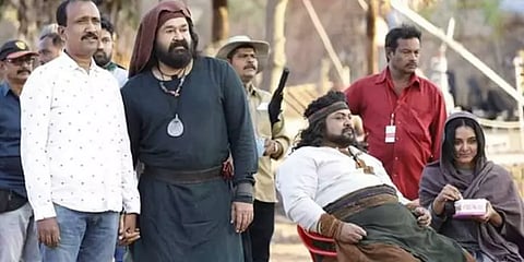 600 தியேட்டர்களில் ரிலீஸ்... மோகன்லால் படத்துக்கான சிறப்பு அனுமதியால் சர்ச்சை!