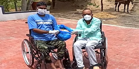 துளிர்க்கும் நம்பிக்கை: மாற்றுத்திறனாளிகளுக்கு உதவும் முதுகு தண்டுவடம் பாதிப்பட்ட நபர்