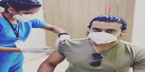 கொரோனா தடுப்பூசி செலுத்திக் கொண்ட சூர்யா, ஜோதிகா