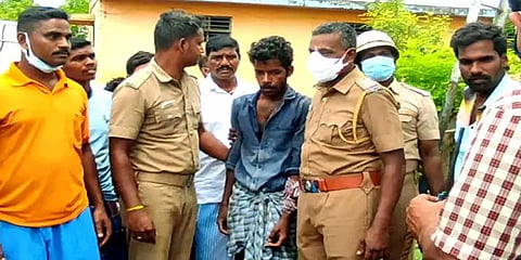 அரியலூர்: ஒருதலை காதல் - கைகளை பிளேடால் கிழித்து தற்கொலைக்கு முயன்ற வாலிபர்