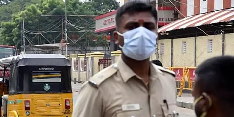 நாமக்கல்: விபத்தில் சிக்கியவரிடம் சாதிப் பெயர் கேட்ட எஸ்.ஐ. ஆயுதப்படைக்கு மாற்றம்