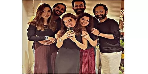 குடும்பத்துடன் ஃபகத், துல்கர் சல்மான், பிரித்விராஜ்: ஹார்ட்டின்களை அள்ளிய வைரல் புகைப்படம்