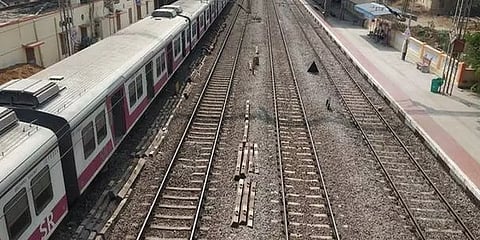 விரைவுச் செய்திகள்: சென்னையில் புறநகர் ரயில்சேவை | டெல்டா + | காஷ்மீரில் தேர்தல்?