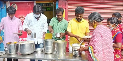 சென்னையிலும் விஜய் விலையில்லா விருந்தகம்: ஏழைகளுக்கு உணவளிக்கும் விஜய் ரசிகர்கள்