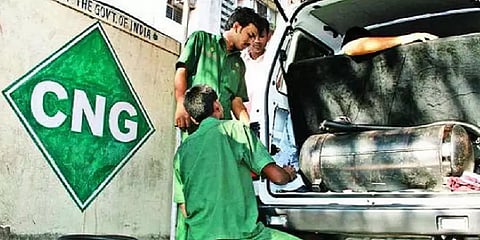 விண்ணை முட்டும் பெட்ரோல், டீசல் விலை உயர்வால் சி.என்.ஜி வாகனங்களுக்கு கூடும் மவுசு!