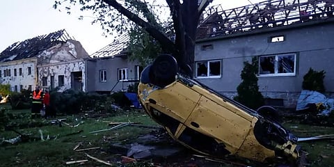 செக் குடியரசு: மக்களின் இயல்பு வாழ்க்கையை புரட்டிப்போட்ட சூறைக்காற்று - 5 பேர் உயிரிழப்பு