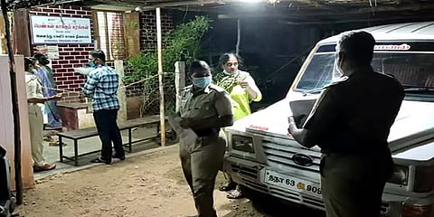 காரைக்குடி: பேத்திகளுக்கு பாலியல் தொல்லை கொடுத்ததாக தாத்தா உட்பட 4 பேர் கைது