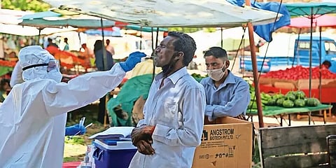 இந்தியாவில் 1000-க்கும் கீழாக குறைந்த கொரோனா மரணம்: ஒரேநாளில் 46,148 பேருக்கு பாதிப்பு