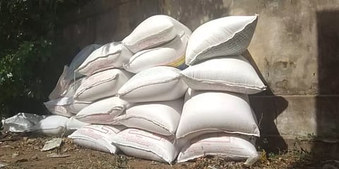 காஞ்சிபுரம்: வெளிமாநிலங்களுக்கு கடத்த முயன்ற 2 டன் ரேஷன் அரிசி பறிமுதல் - 3 பேர் கைது