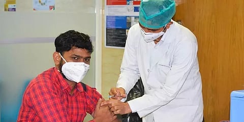 2 லட்சம் தடுப்பூசிகள் ஒரு நாள் தேவைக்கே போதுமானதாக இருக்காது - ராதாகிருஷ்ணன்