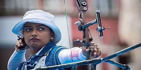 தீபிகா குமாரி : ஆட்டோ ரிக்ஷா ஓட்டுநரின் மகள் உலகின் நம்பர் 1 வில்வித்தை வீராங்கனை ஆன கதை!