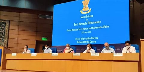 கடன் உத்தரவாதம் முதல் இலவச விசா வரை: மத்திய அரசின் ரூ.6,28,993 கோடி தொகுப்பின் அம்சங்கள்
