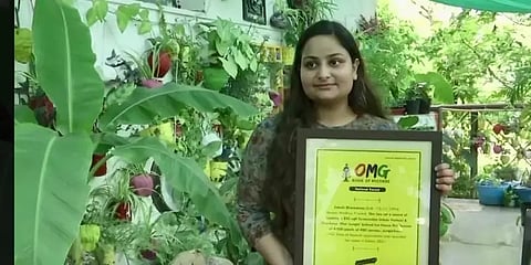 மத்தியப் பிரதேசம்: வீட்டை குறுங்காடாக மாற்றிய பெண்; 4,000 செடிகள் வளர்த்து அசத்தல்