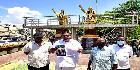 எம்.ஜி.ஆர் சிலையின் கல்வெட்டை அகற்றியதாக செல்லூர் ராஜூ மீது முன்னாள் எம்எல்ஏ குற்றச்சாட்டு