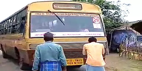 45 நாட்களுக்குப் பிறகு வந்த அரசு பேருந்து: சிறப்பு பூஜையுடன் வரவேற்ற மலை கிராம மக்கள்