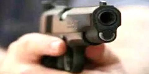 செங்கல்பட்டு: நரிக்குறவரை தாக்கி துப்பாக்கியால் சுட்ட இளைஞர்கள் தப்பியோட்டம்