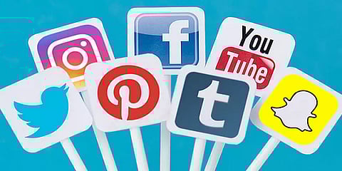 கைக்குள் உலகை அடக்கும் சமூக ஊடகங்கள்: எச்சரிக்கையாக இல்லாவிட்டால் காத்திருக்கும் ஆபத்துகள்