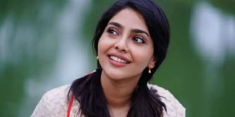 "ஒவ்வொரு நாளும் சினிமாவில் நிறைய கற்கிறேன்!'' - ’ஜகமே தந்திரம்’ ஐஸ்வர்யா லட்சுமி