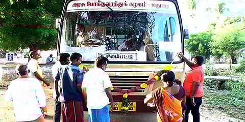 மதுரை: பத்து ஆண்டுகளுக்குப் பிறகு கிராமத்திற்கு வந்த அரசு பேருந்துக்கு உற்சாக வரவேற்பு