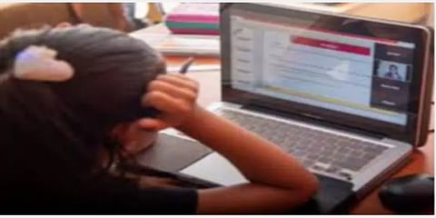 ஆன்லைன் வகுப்பு: முடிகளை பிய்த்து சாப்பிட்ட மாணவி - ஆட்சியரிடம் அறிக்கை கேட்கும் ஆணையம்