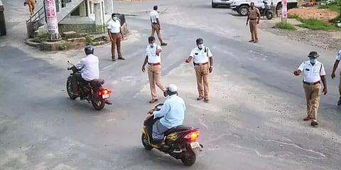 இ-பாஸ் முறை ரத்து: தமிழ்நாட்டில் எதற்கெல்லாம் கூடுதல் தளர்வுகள்? எதற்கெல்லாம் தடை தொடரும்?