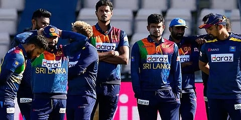 உள்ளே - வெளியே சிக்கல்கள்: இலங்கை கிரிக்கெட் அணி மீது குவியும் விமர்சனங்கள்