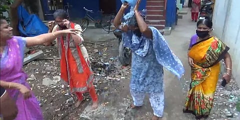 சென்னை: 45 ஆண்டுகளாக பராமரித்த நிலத்தை அபகரிக்க முயற்சி? - தற்கொலைக்கு முயன்ற பெண்கள்!