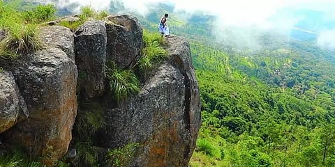 மேட்டுப்பாளையம்: வன விலங்குகளை வேட்டையாட நாட்டு வெடிகுண்டுகள் தயாரிப்பு; 3 பேர் கைது