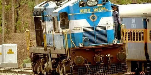 பழைய இரும்பு விற்பனையில் ரயில்வேக்கு ரூ.4,575 கோடி வருவாய்