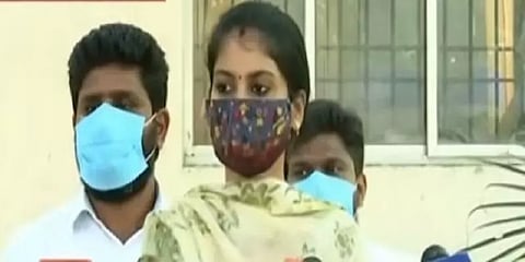 மதனிடம் ஒரு ஆடி கார்தான் இருந்தது; அது சொகுசு கார் அல்ல - மனைவி கிருத்திகா