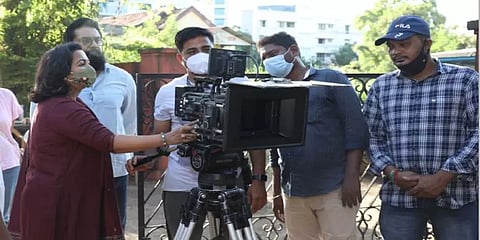 வெப் சீரிஸ் தயாரிக்கும் நடிகை ராதிகா: க்ரைம் த்ரில்லரில் மிரட்ட வரும் சரத்குமார்