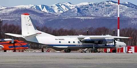 ரஷ்யா: மேயர் உட்பட 28 பேருடன் கடலில் விழுந்து விபத்துக்குள்ளான விமானம்