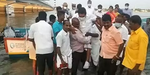 பாசமிகுதியால் மீனவர் என்னை தூக்கிச் சென்றார் - அமைச்சர் அனிதா ராதாகிருஷ்ணன் விளக்கம்