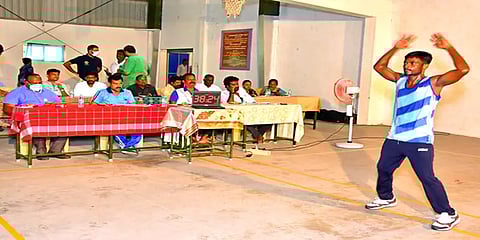 ஒருமணி நேரத்தில் 4,483 முறை மோஸ்ட் ஜம்பிங் ஜாக் செய்து உலக சாதனை படைத்த இளைஞர்