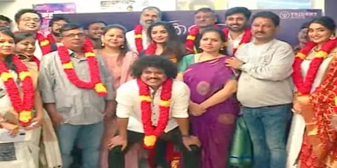 ’குக் வித் கோமாளி‘ அஸ்வின், புகழின் ‘என்ன சொல்ல போகிறாய்’: பூஜையுடன் தொடங்கிய படப்பிடிப்பு